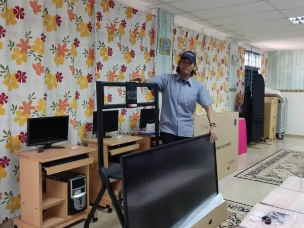 Arvia smartboard ARV200 SMK Sri Kenangan Israk Solutions