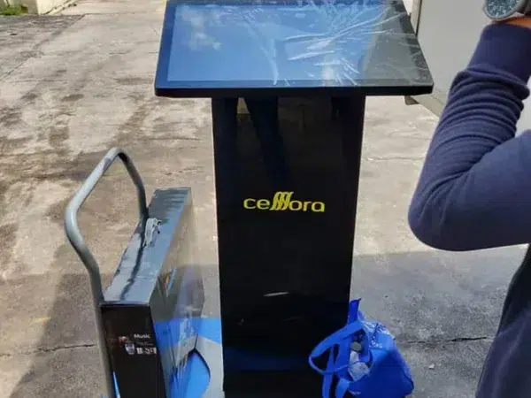 cellora-touchscreen-monitor-kiosk-007