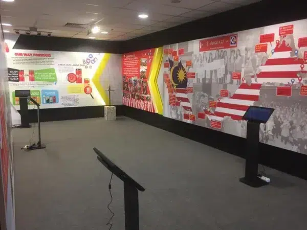 coca-cola-touchscreen-monitor-kiosk-002