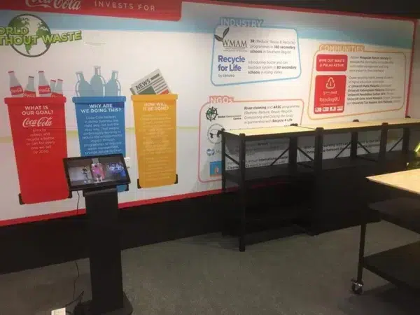 coca-cola-touchscreen-monitor-kiosk-005