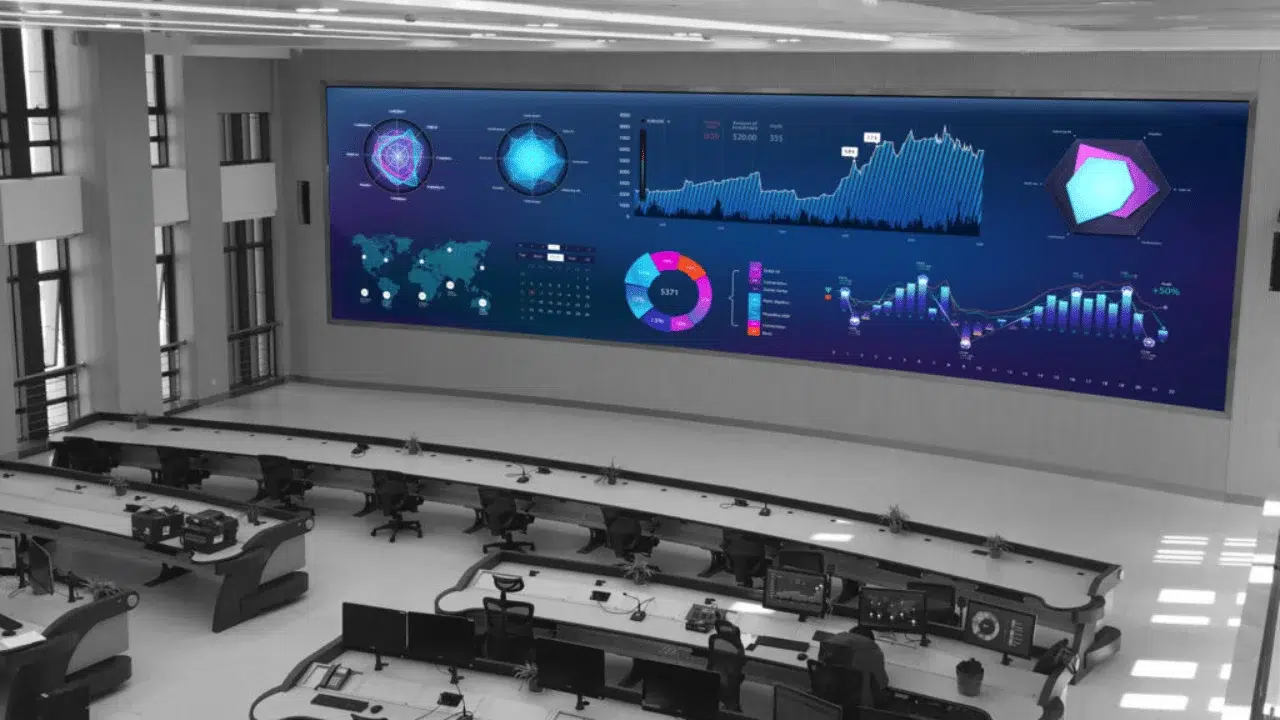 commandcenter-led-screen-1