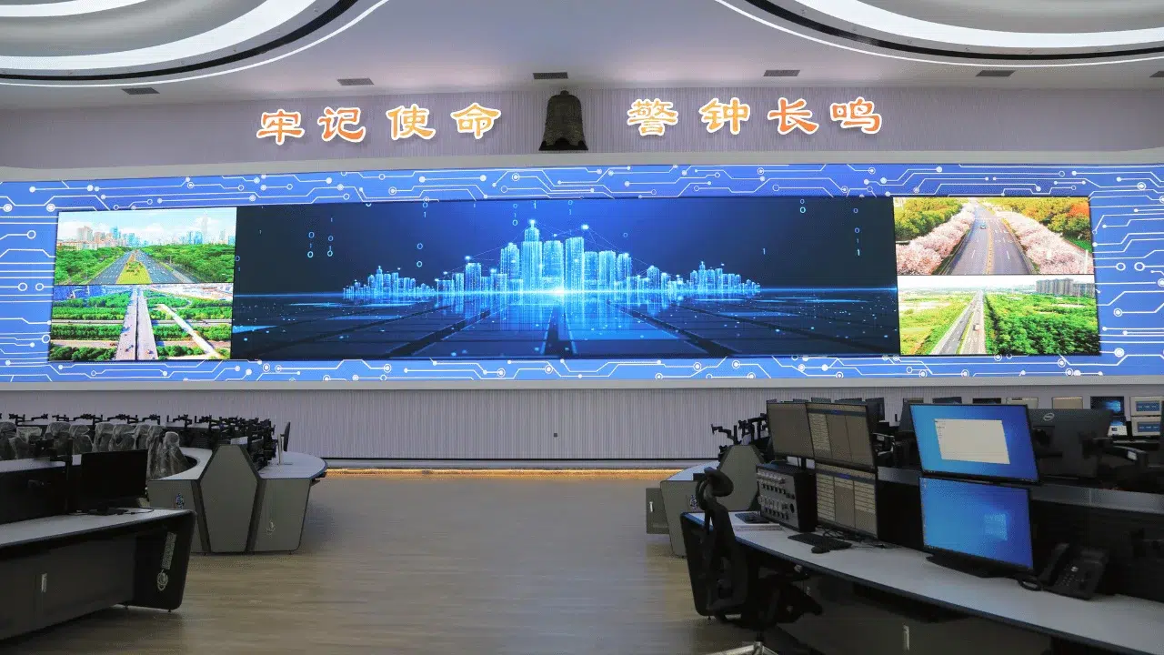 commandcenter-led-screen-2