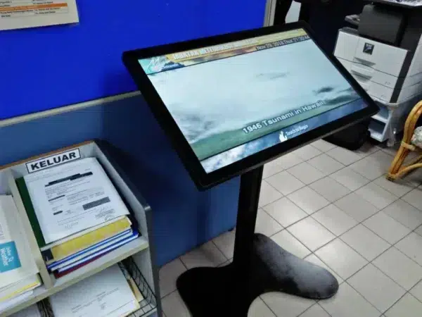 dareka-work-touchscreen-monitor-kiosk-005