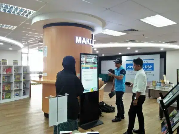 dewan-bahasa-dan-pustaka-touchscreen-floor-standing-kiosk-001