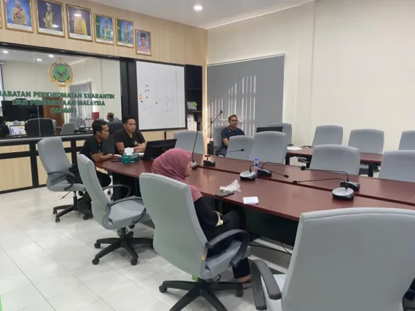 digital-signage-FLR103-55-and-EZ-poster-training-MAQIS-Perlis002