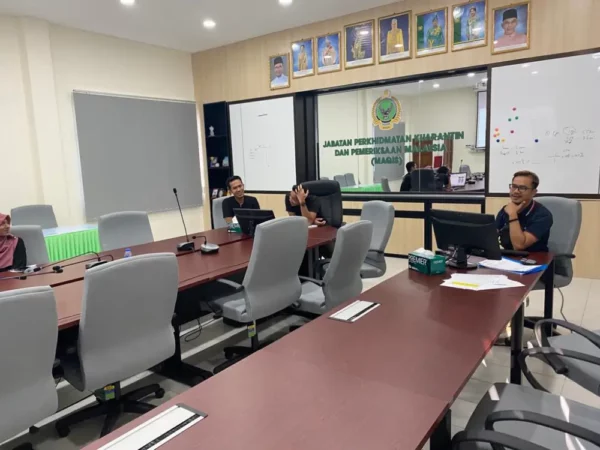 digital-signage-FLR103-55-and-EZ-poster-training-MAQIS-Perlis005