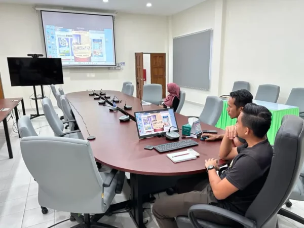 digital-signage-FLR103-55-and-EZ-poster-training-MAQIS-Perlis006
