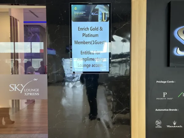 digital signage skylounge subang israk solutions arvia solutions