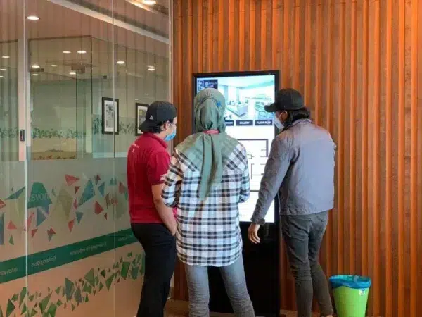 dreamedge-touchscreen-floor-standing-kiosk-003