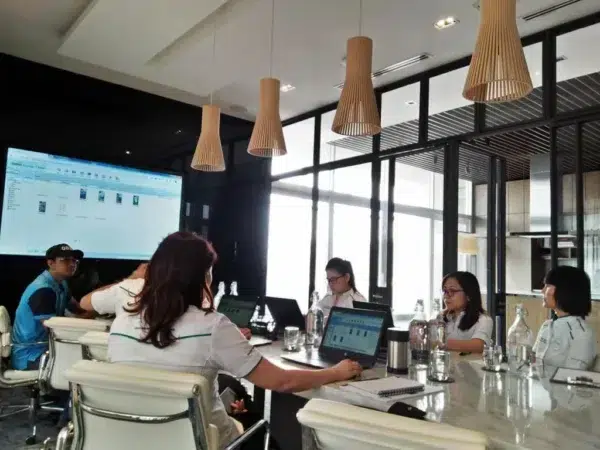 ecoworld-training-touchscreen-floor-standing-kiosk-001