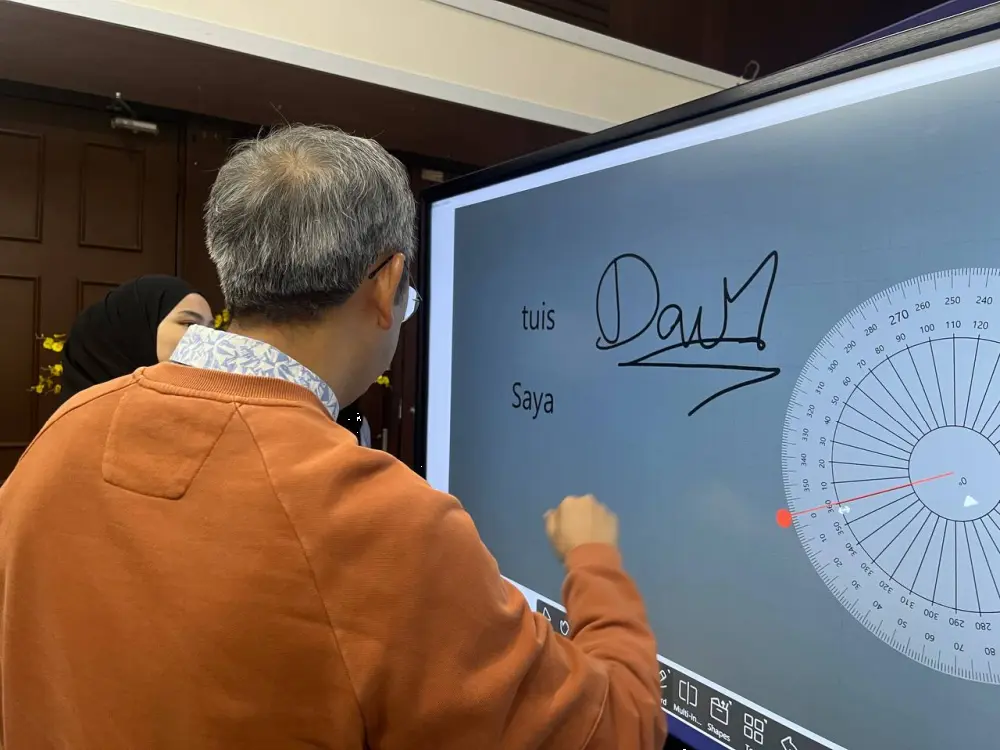 Showcasing Smartboard &Amp;Amp; Arviaflip Touch At The Upsi International Education Innovation Expo 2023 edu innovate 2023 010