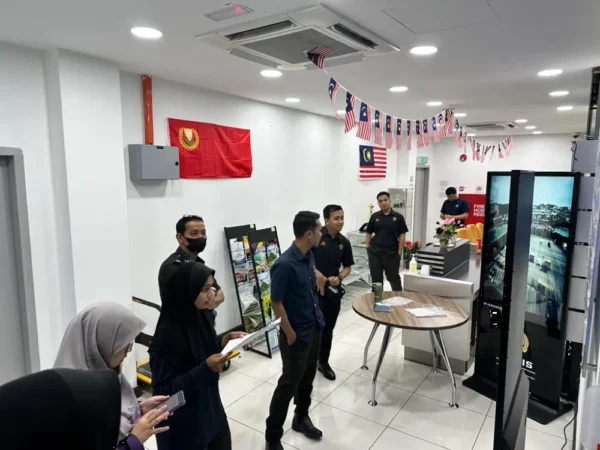 floor-standing-kiosk-FLR-103-55-004