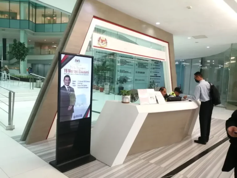 Digital Signage At Unit Perancang Ekonomi Jpm, Putrajaya – 2023 – Complete Solutions floor standing kiosk flr 103 49 training cdms unit perancang ekonomi jpm putrajaya 006