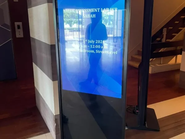 flr-103-43-inch-standing-kiosk-kota-kinabalu-1