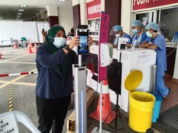 hospital-putrajaya-temperature-scanner-fever-screening-003