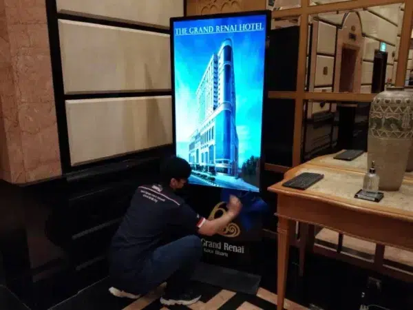 hotel-renai-digital-signage-floor-stand-kiosk-002