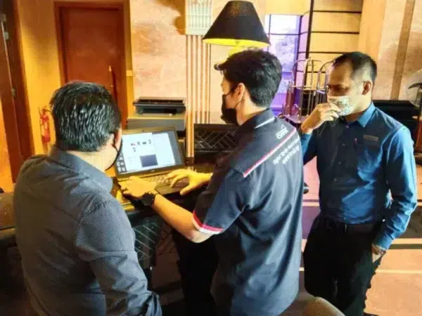 hotel-renai-digital-signage-floor-stand-kiosk-004