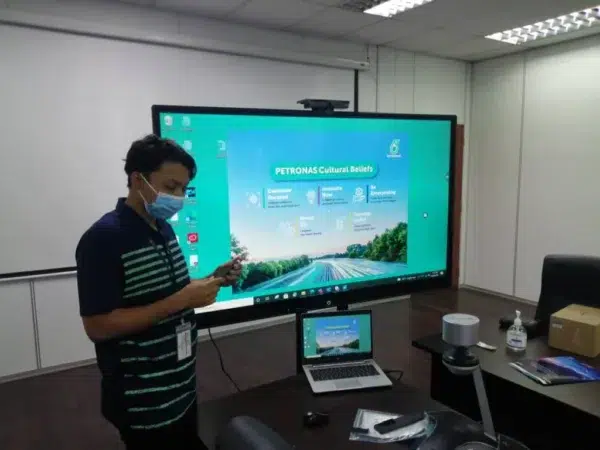 Interactive Smartboard for HRSB Holding 2021 – Complete Solution