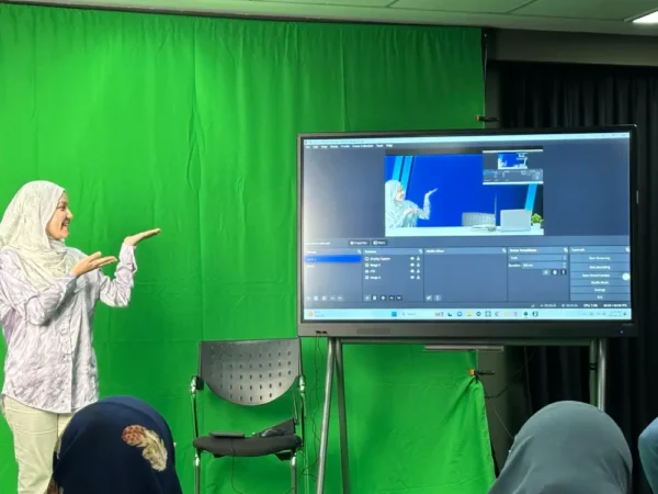 hybrid-classroom-smartboard-prasarana-003