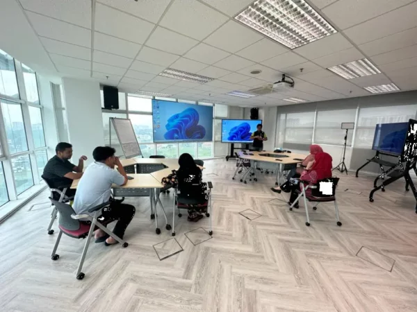 hybrid-classroom-utm-kl-004