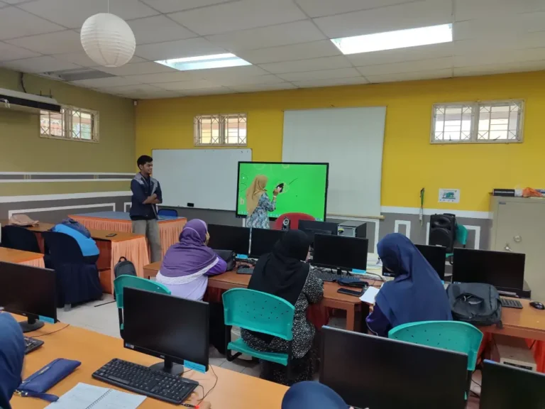 Transforming Library Learning At Sk Parit Pechah With The Arv200-65 Interactive Smartboard interactive smartboard ARV200 SK Parit Pechah arvia solutions israk solutions
