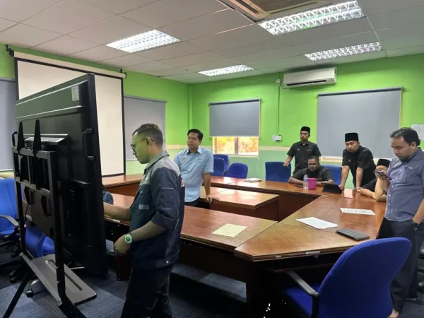 interactive smartboard ARV200 SMTAQ JAIM Al-Abqari israk solutions
