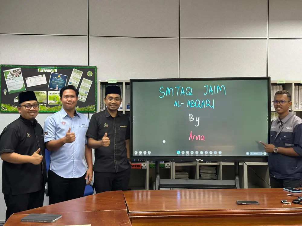 Smartboard Technology Transforms Learning at SMTAQ (JAIM) Al-Abqari