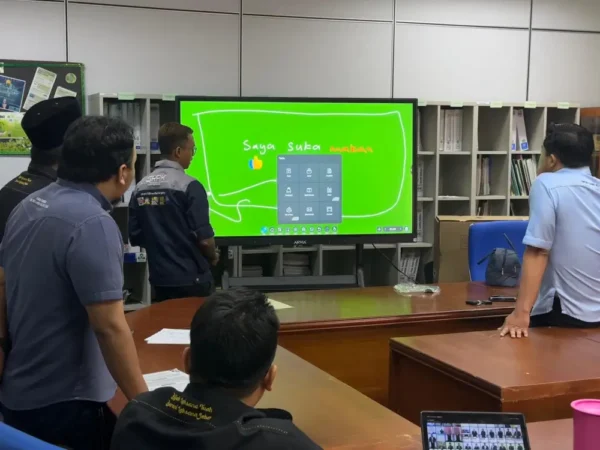 interactive smartboard ARV200 SMTAQ JAIM Al-Abqari israk solutions