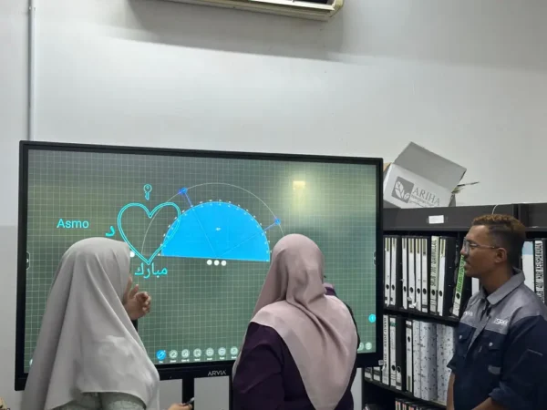 interactive smartboard ARV200 sekolah rendah islam johor bahru arvia israk solutions