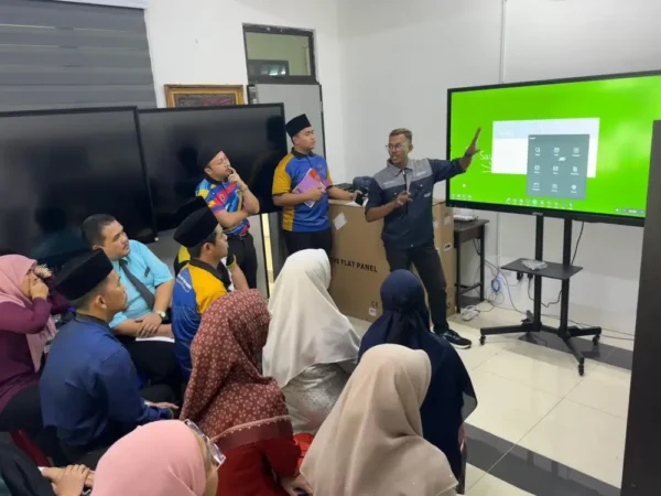 interactive smartboard ARV200 sekolah rendah islam johor bahru arvia israk solutions