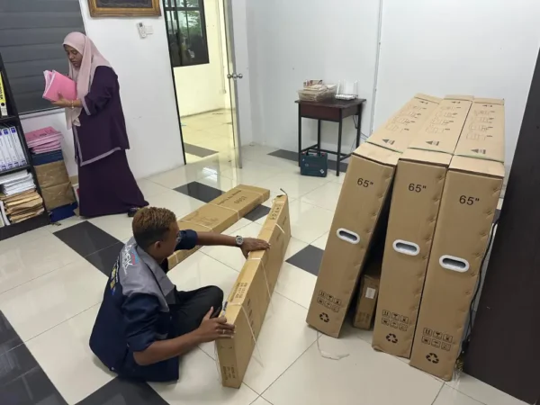 interactive smartboard ARV200 sekolah rendah islam johor bahru arvia israk solutions