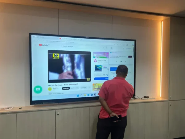 interactive smartboard SUK Johor arvia solution israk solutions