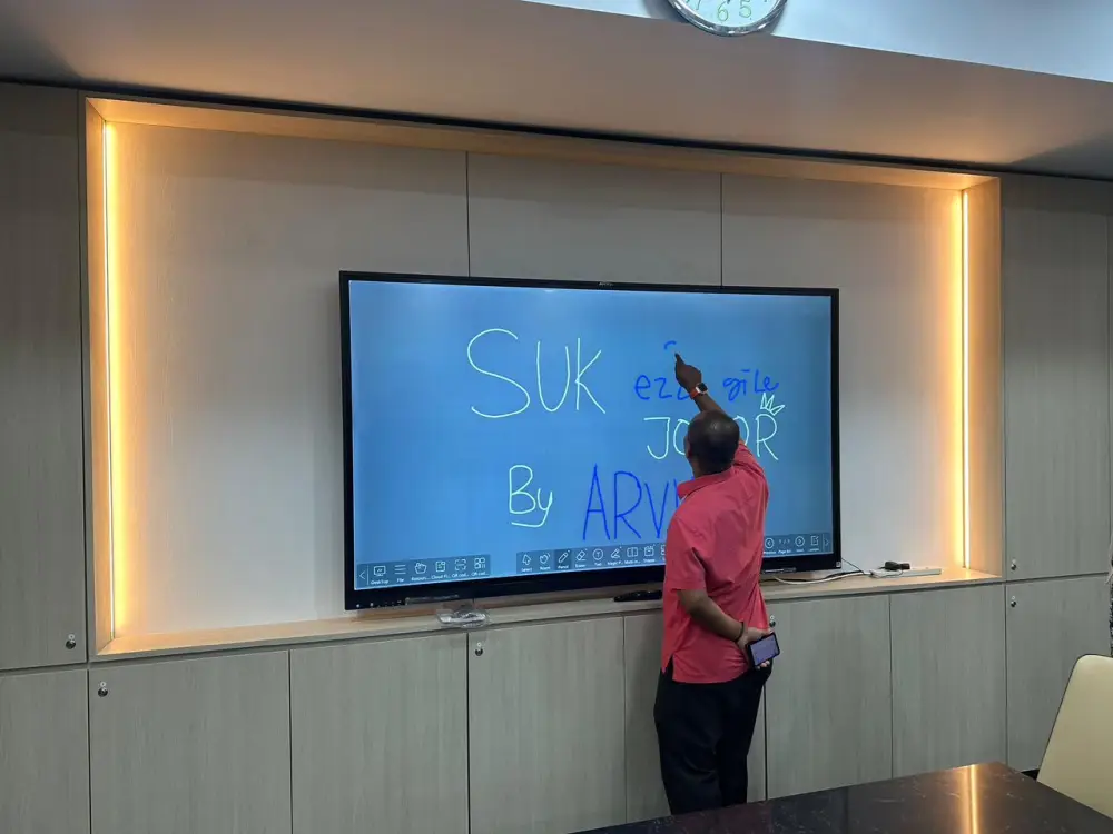 Interactive Smartboard Empowers SUK Johor’s Digital Workspace with ARVIA’s Premium Solution