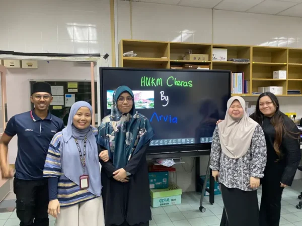 Advancing Cancer Research and Education at HUKM with the ARVIA Smartboard ARV100-65