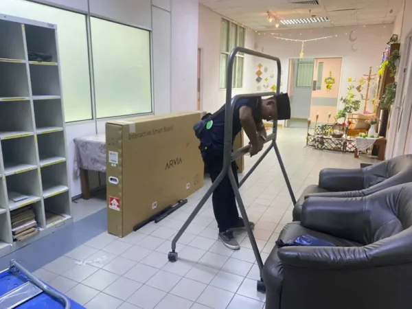 interactive-smartboard-arv100-65-hospital-ukm-002