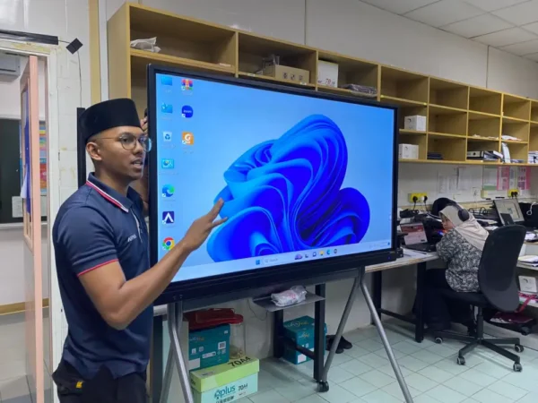 interactive-smartboard-arv100-65-hospital-ukm-003