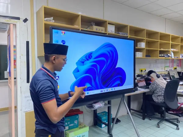 interactive-smartboard-arv100-65-hospital-ukm-006