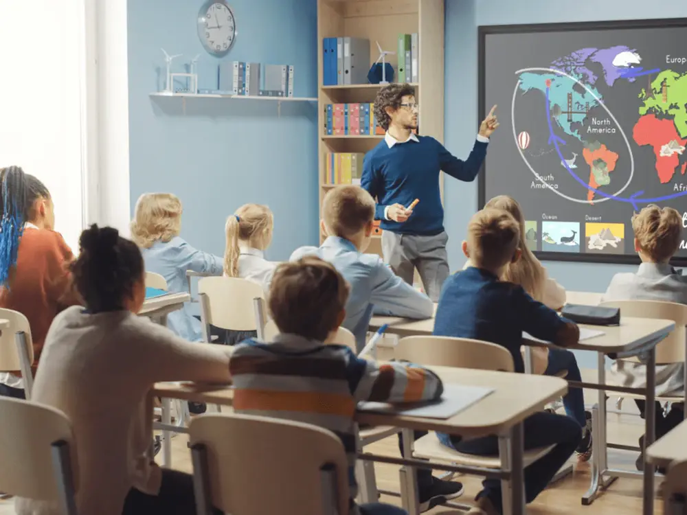 5 Benefits of Using A Smartboard in the Meeting Room
