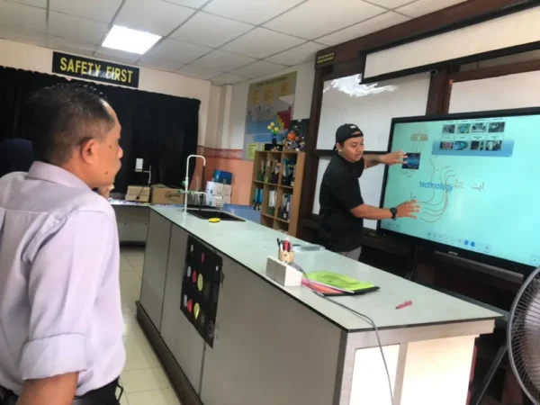 interactive smartboard smk bakar arang israk solutions arvia solutions