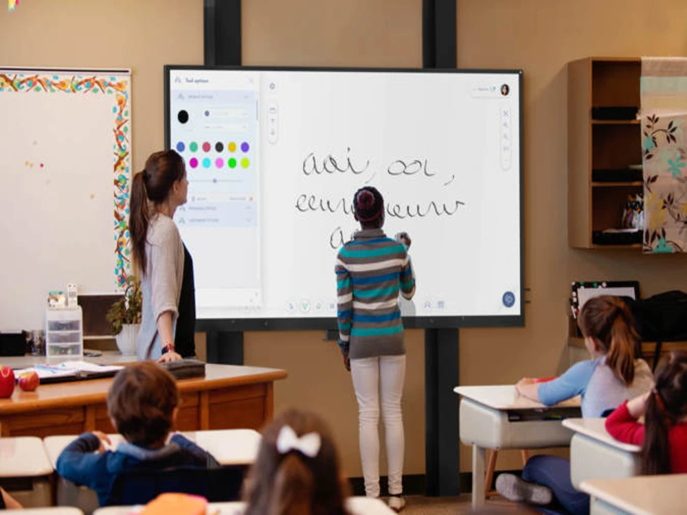 Touchscreen-Solution-Boost-Engagement-with-Interactive-Technology