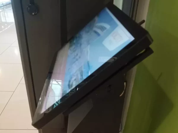 ioi-city-mall-touchscreen-kiosk-04