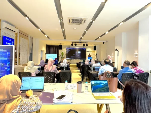 Team Arvia conducting AI video and 3D modelling training for TMK and TVET teachers in Putrajaya