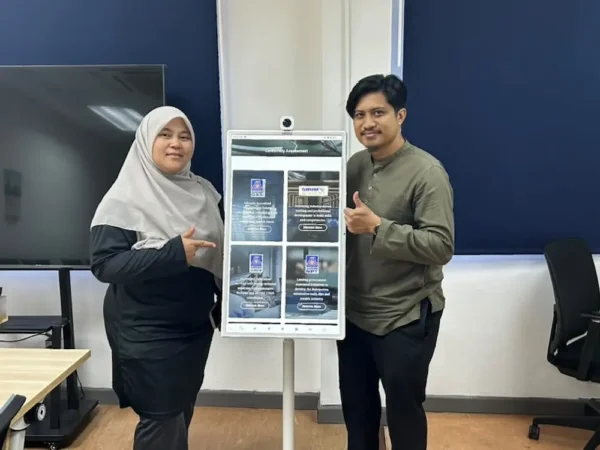 Staff SIRIM Berhad Johor with Arvia FlipTouch SIRIM Berhad Johor