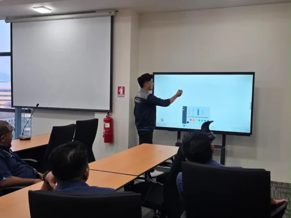 israk-arvia-smartboard-ai-arvia-mbk-kuantan-arvia-board-usage