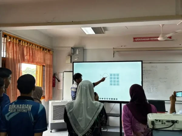 OCR on Arvia Smartboard AI SMK Syed Mohamed Al Bukhary turning handwriting and drawings neat