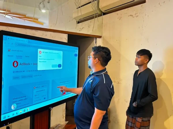 BERNAS team using the interactive Arvia Smartboard AI hands-on via Israk Solutions
