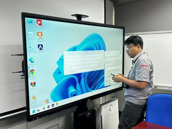 Arvia Smartboard AI dual OS Android and Windows used at JTEKT Automotive