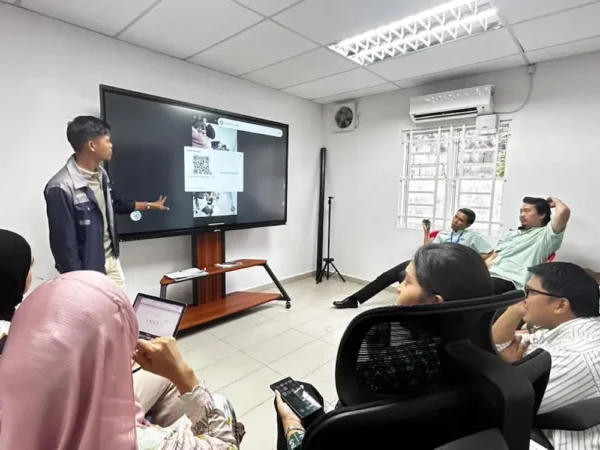 Arvia team demonstrating instant file sharing on Smartboard AI