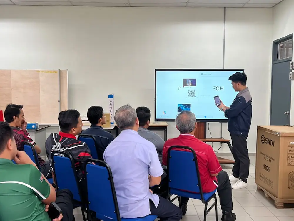 Arvia Smartboard Ai Kolej Vokasional Tanjung Puteri Upgrade Instant file transfer of slides and photos to Arvia Smartboard AI KV Tanjung Puteri