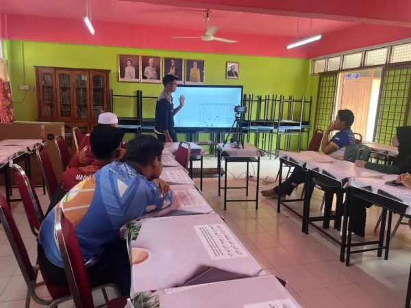 Arvia Board Arabic handwriting feature on Arvia Smartboard AI Maahad Al Islah for Islamic studies